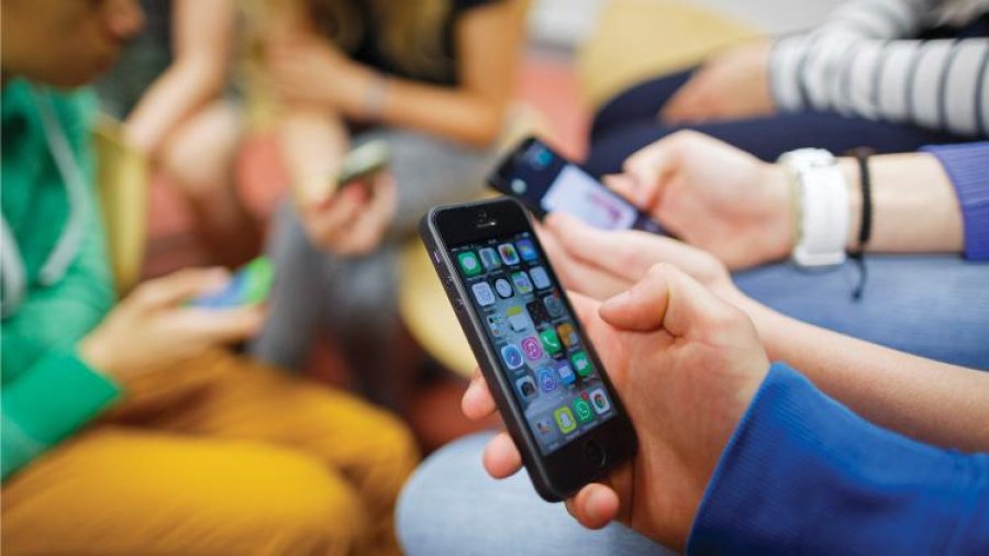 Smartphone addiction causes hyper-social behaviour