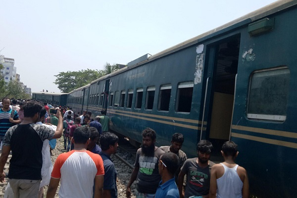 Five people were killed in a train derailed in Tongi