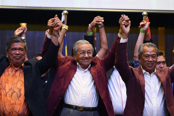 Mahathir sworn in as world's oldest leader